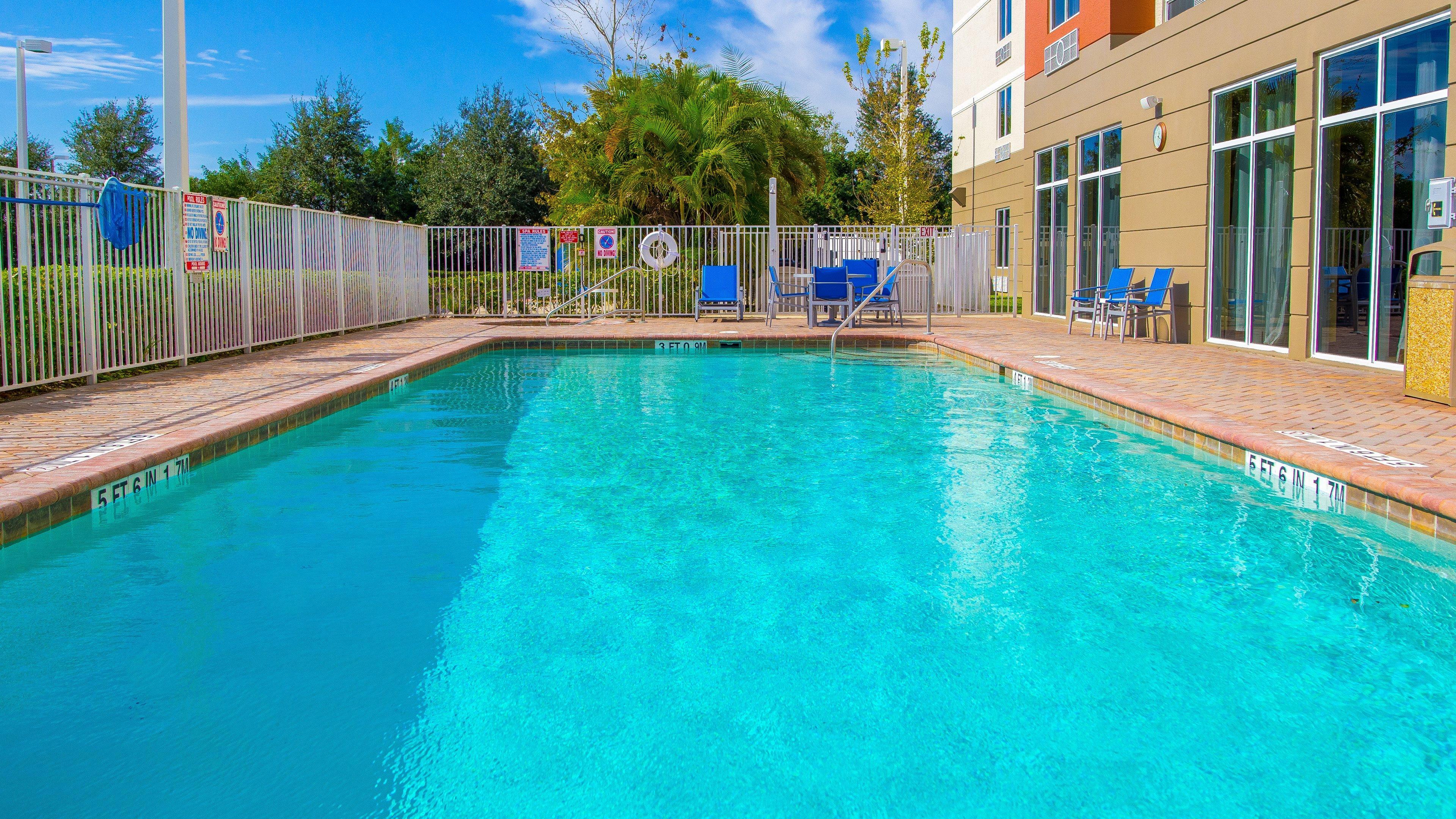 Holiday Inn Express Hotel & Suites Palm Bay By Ihg Eksteriør billede
