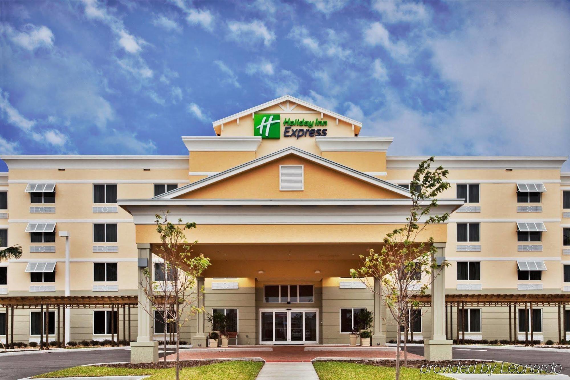 Holiday Inn Express Hotel & Suites Palm Bay By Ihg Eksteriør billede